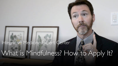 正念与癌症康复 
 
 
 什么是正念？ 
 正念（Mindfulness）是一种有意识地、不加评判地关注当下体验的心理状态。它起源于佛教禅修，现已被现代心理学和医学广泛采用，用于缓解压力、增强情绪调节能力，并提升整体生活质量。 
 正念在癌症康复中的应用 
 在癌症康复过程中，正念可以帮助患者： 
 
 缓解焦虑和抑郁情绪 

